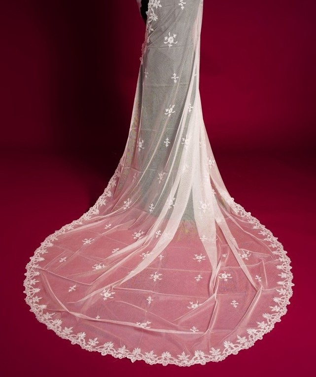 Velo de novia personalizado, velo bordado artesanal, fabricado en España